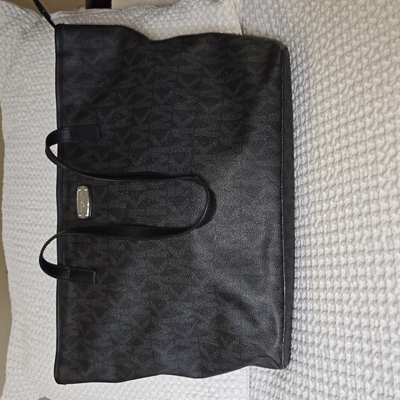 Michael Kors Elegant Black Laptop Bag - Picture 1 of 4